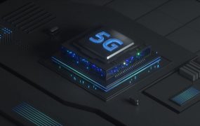 一块由整个硅晶圆构建的大型集成电路可能是计算机科学家一直在寻找的解决方案,因为他们设法绕过美国的制裁,同时提高处理器的性能。 由于受到美国实施的限制,科学家在开发超级计算机和人工智能等方面不得不寻找新的解决方案,因为他们无法获得新型先进芯片。 最新的创新是一款处理器,早期版本名为“浙江”,由科学院计算技术研究所的一支团队开发,由副教授许浩博和教授孙宁辉领导。他们的研究成果于12月29日在同行评审的期刊《基础研究》上发表。